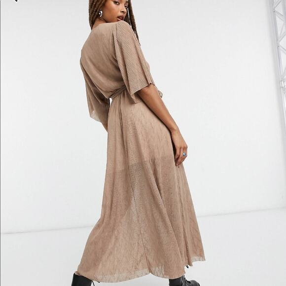 Liquorish Maxi Crinkled Wrap Dress Beige NWT Sz 8 Polyester Short Sleeve - Picture 12 of 12